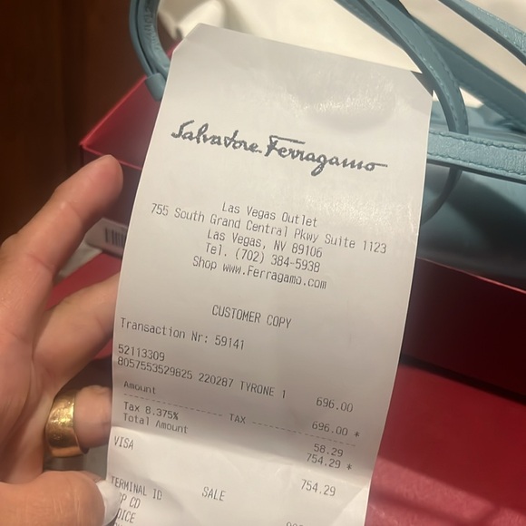 NWT beautiful Ferragmo bag - Picture 5 of 5